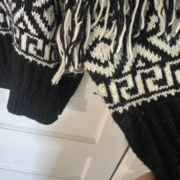 H&M Black and White Patterned Sweater - Picture 4 of 8